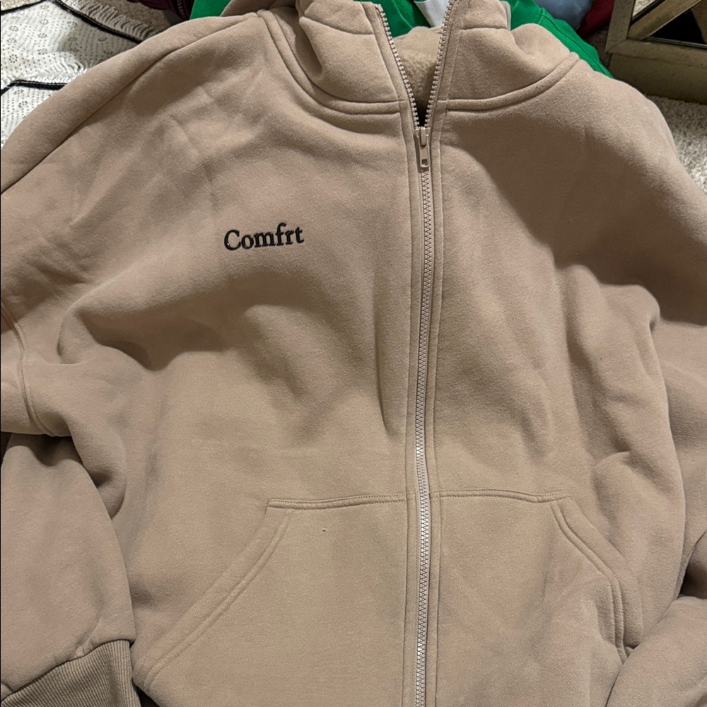 Women’s Tan comfrt brand zip up jacket